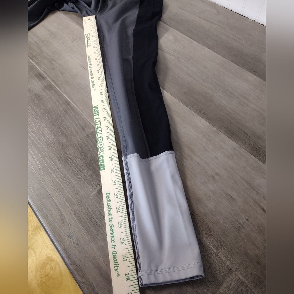 Gymshark Illusion Color Block Leggings Size S - image 6